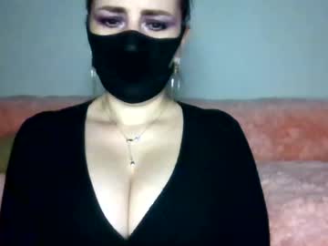  adela c